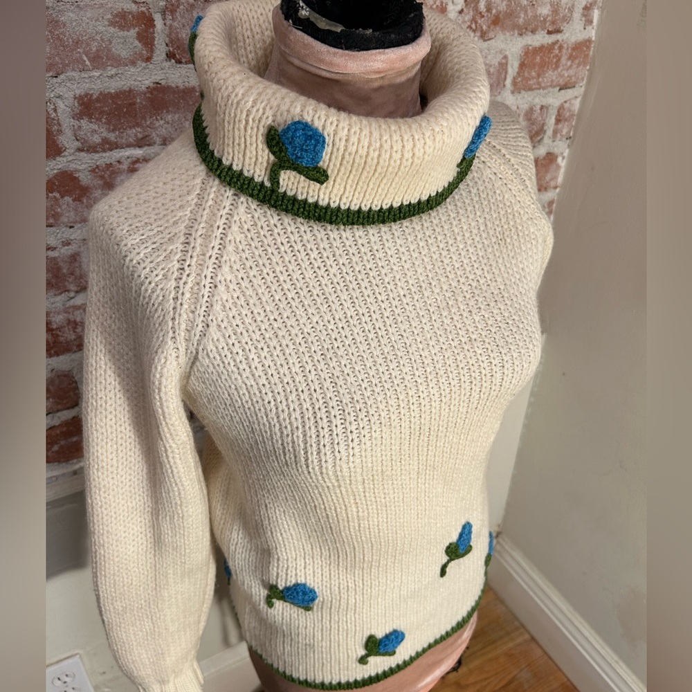 Vintage Catalina cream turtleneck crochet sweater floral embellishment - Picture 4 of 12